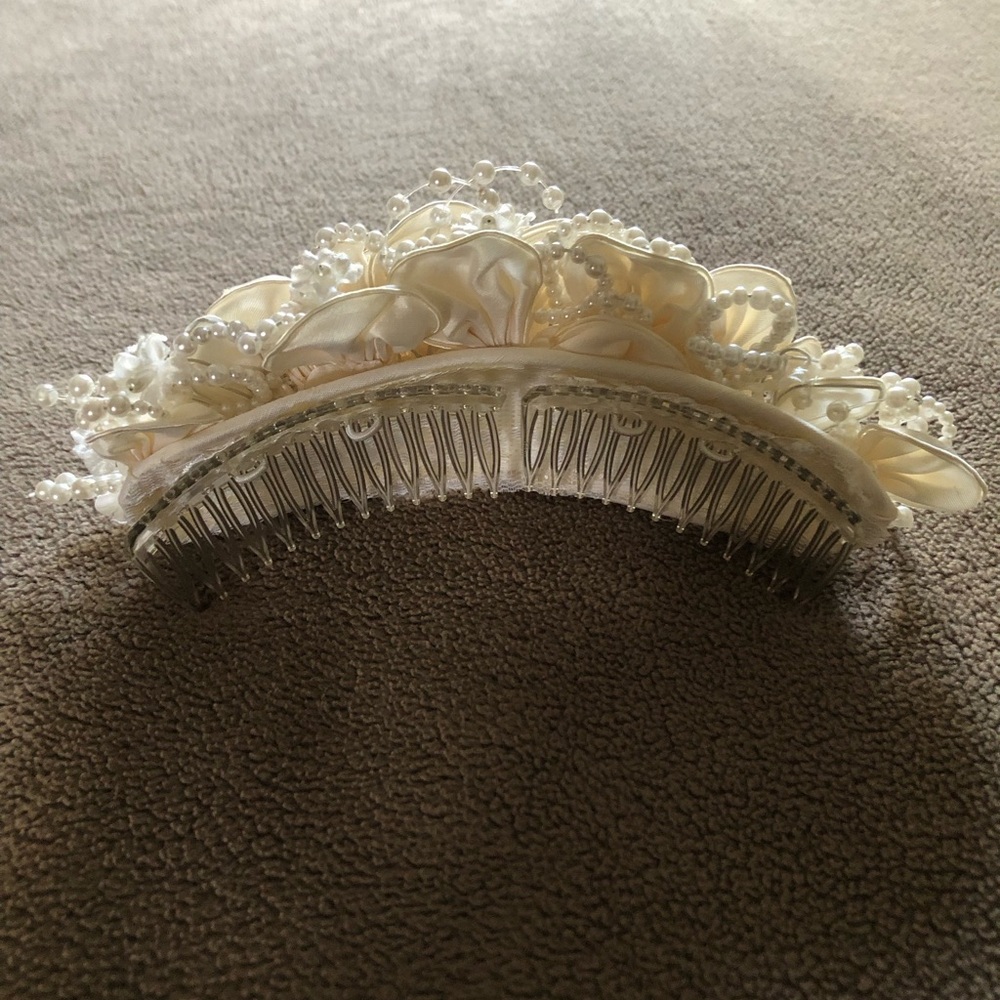 Bridal Hair Comb. Ivory - Picture 5 of 5